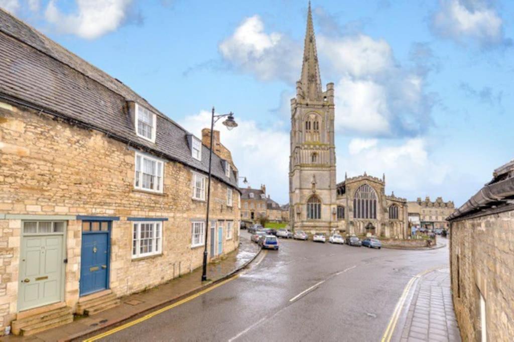 Victorian Townhouse - Stamford Centre - 2 Big Bedrooms, Living Room Kitchen Etc Tastefully Decorated Exterior foto